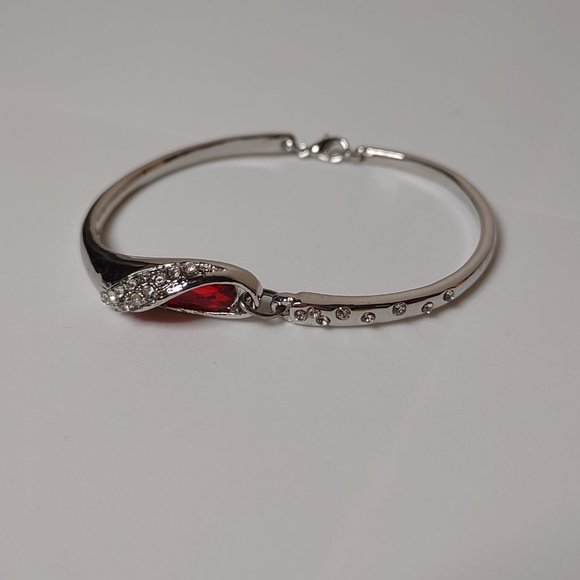 Cute Red And Silver Tone 7 Inch Bracelet - Picture 2 of 11
